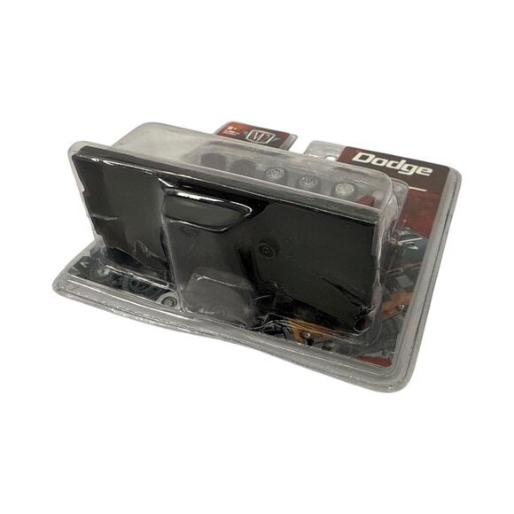 1969 Dodge Charge Daytona Hemi Model Car M2 Machines #34002 - Picture 2 of 8